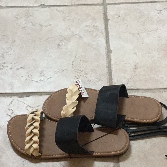 NWT Black Sandals Size 8 - Picture 2 of 4